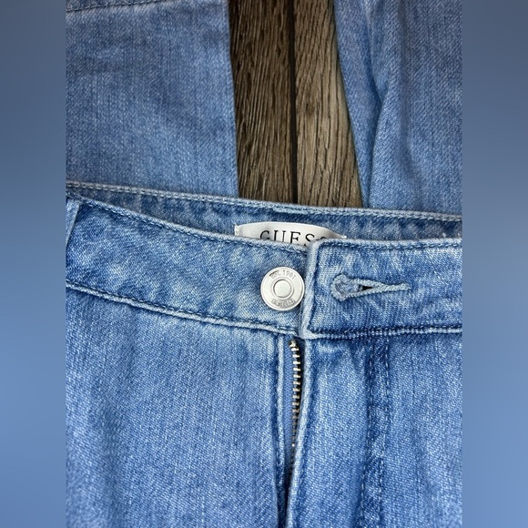 GUESS Cargo Jeans 29x30 – Light Wash Denim, Multi-Pocket, Zipper Detail - Picture 6 of 13